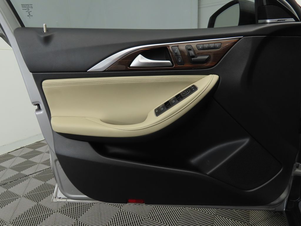 Thumbnail: 2018 INFINITI QX30 - 24