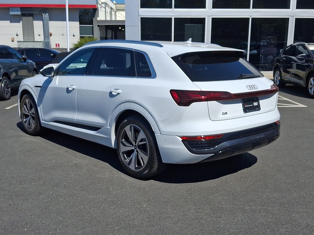 Thumbnail: 2024 Audi Q8 e-tron - 6