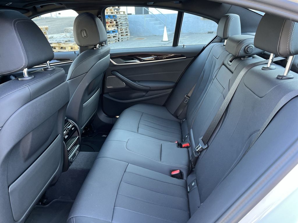 Thumbnail: 2023 BMW 5 Series - 23