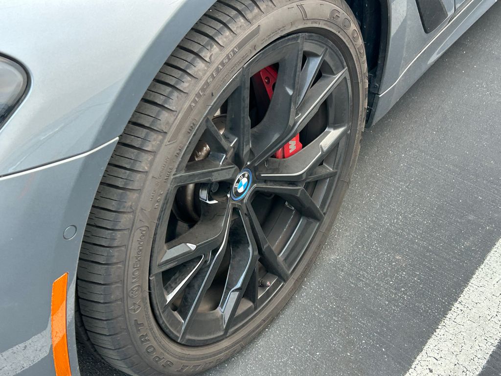 Thumbnail: 2023 BMW 5 Series - 3