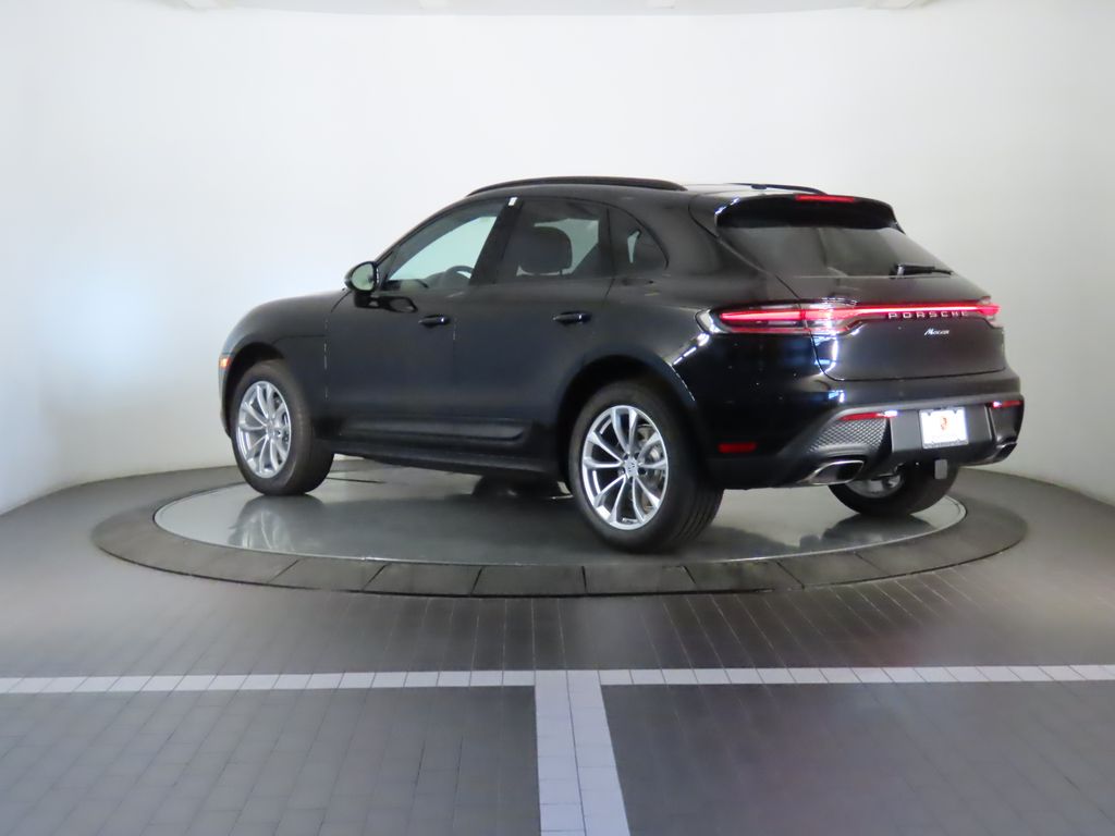 Thumbnail: 2026 Porsche Macan - 3