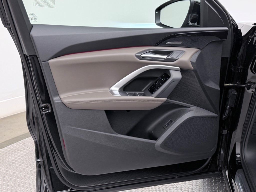 Thumbnail: 2025 Audi Q5 - 25