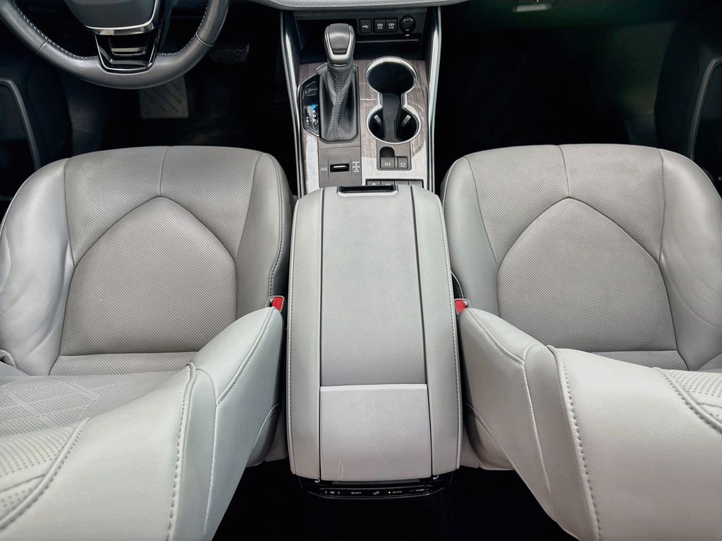 Thumbnail: 2020 Toyota Highlander - 16