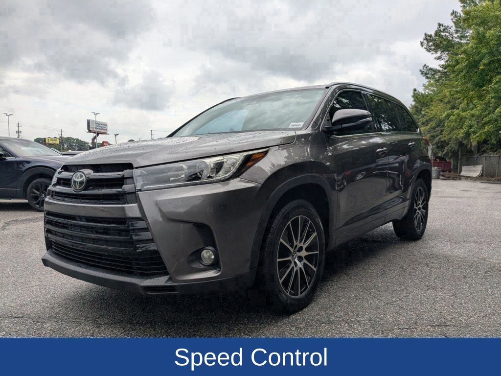 2017 Toyota Highlander SE