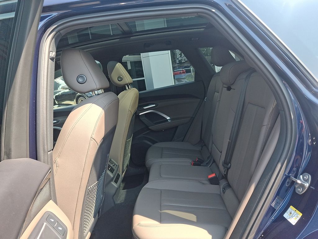 Thumbnail: 2025 Audi Q5 - 10