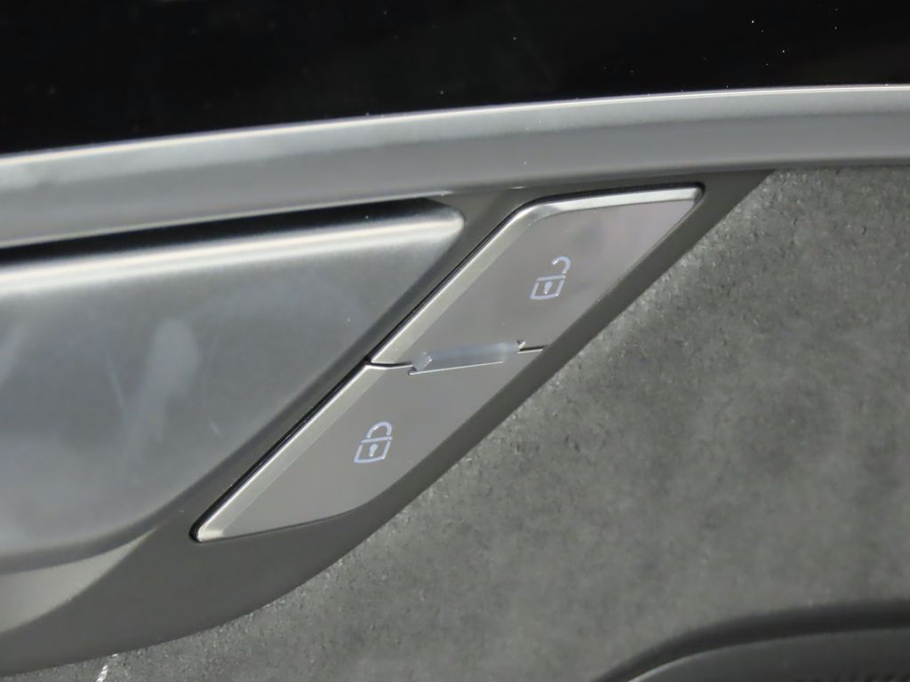 Thumbnail: 2025 Audi S8 - 29