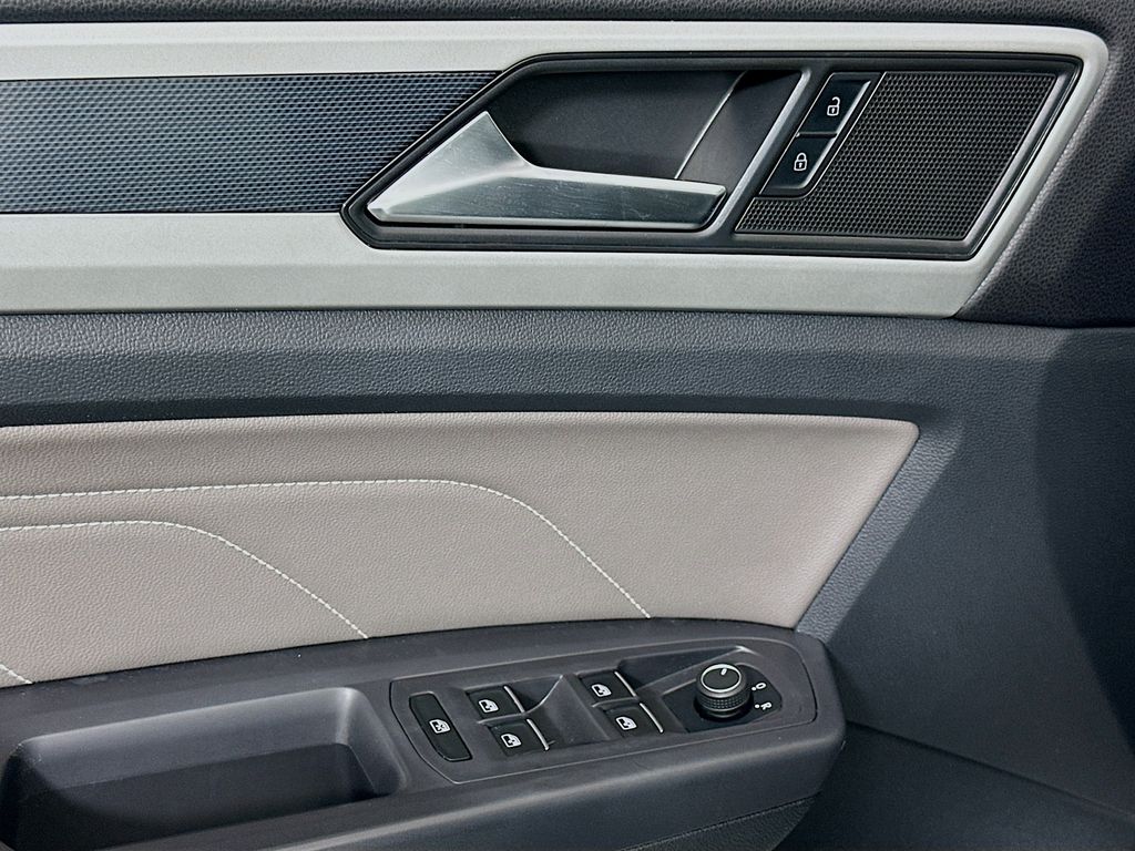 Thumbnail: 2021 Volkswagen Atlas - 17