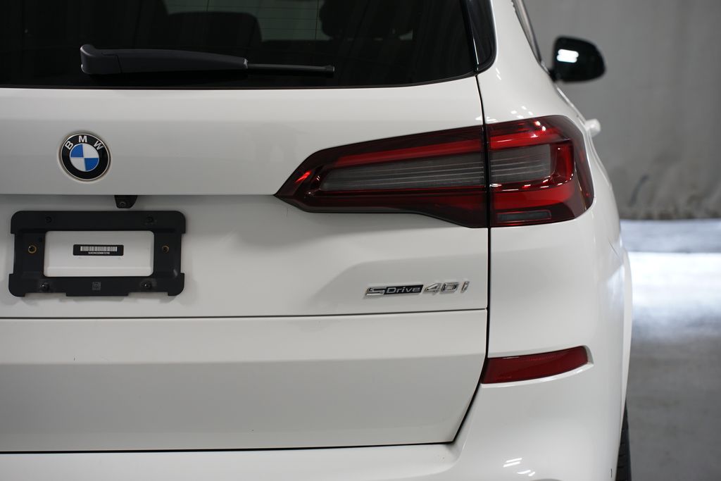 Thumbnail: 2022 BMW X5 - 10