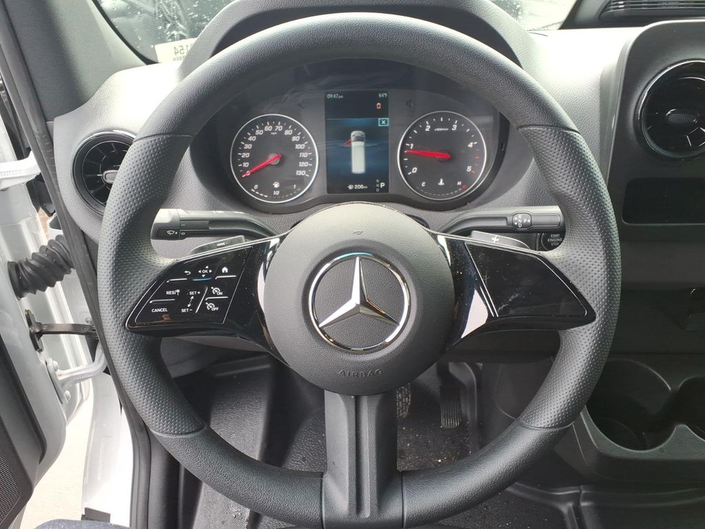 Used 2026  Mercedes-Benz Cargo 144 WB image 19