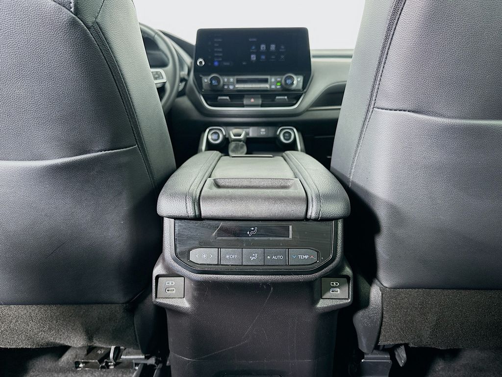 Thumbnail: 2025 Toyota Grand Highlander - 25