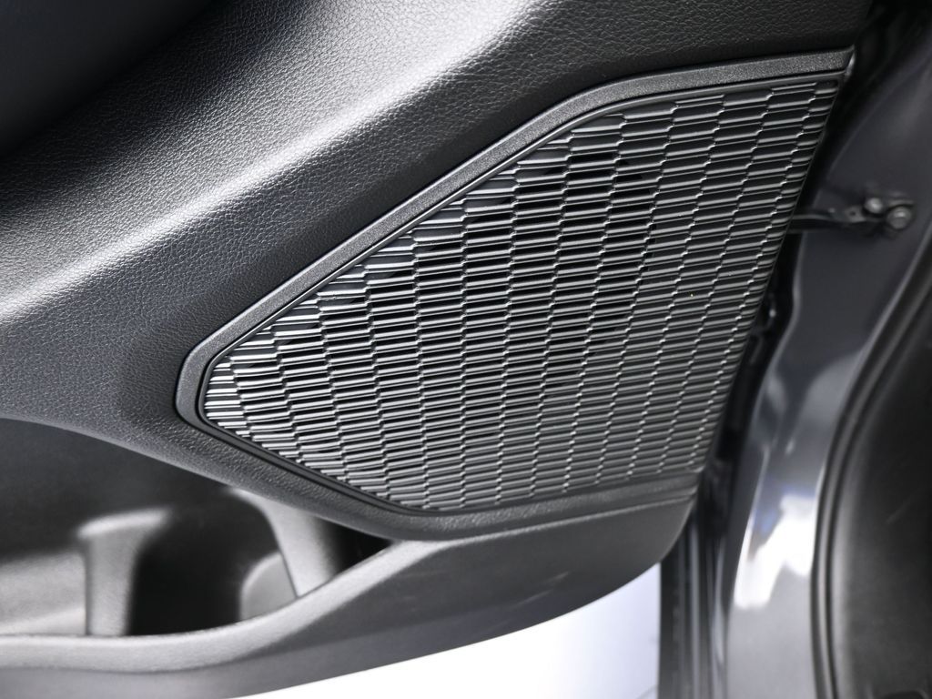 New 2026 Baltic Gray Metallic Clearcoat Jeep Laredo image 15