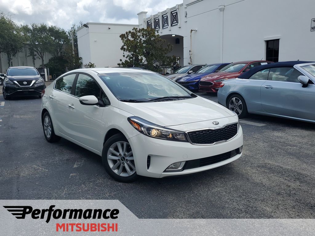 Clear White 2017 Kia Forte Sedan Front-Wheel Drive 6-Speed Automatic