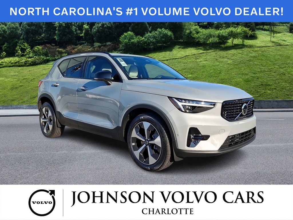 Gray Metallic 2026 Volvo XC40 SUV / Crossover Front-Wheel Drive Automatic