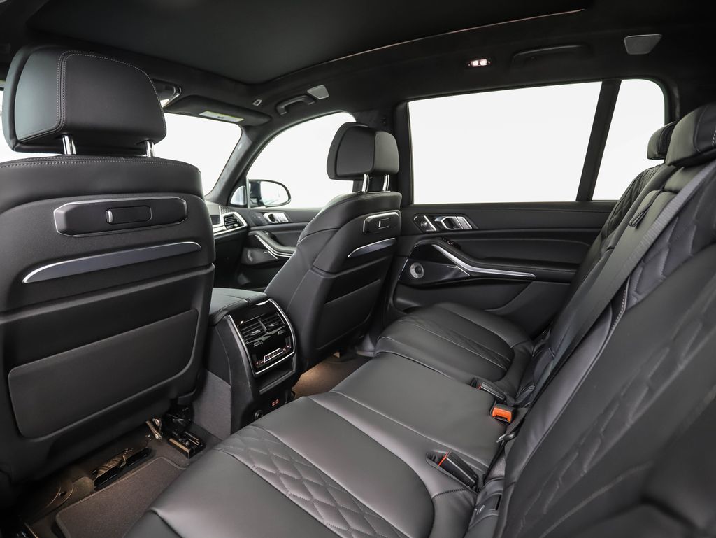 Thumbnail: 2026 BMW X7 - 21