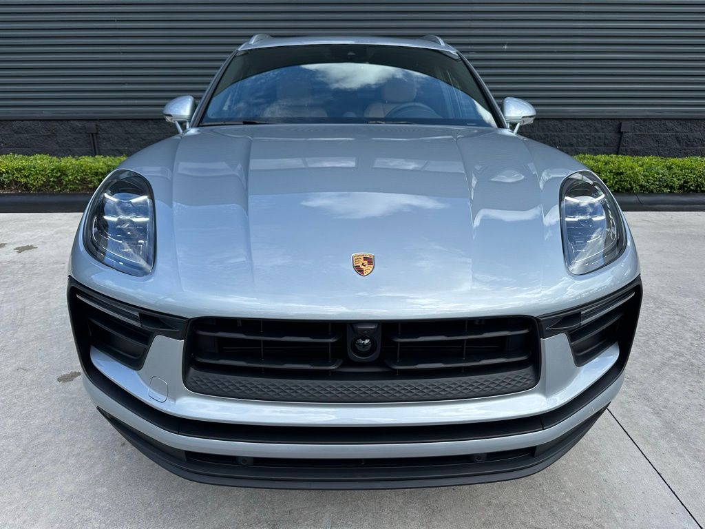 Thumbnail: 2026 Porsche Macan - 8