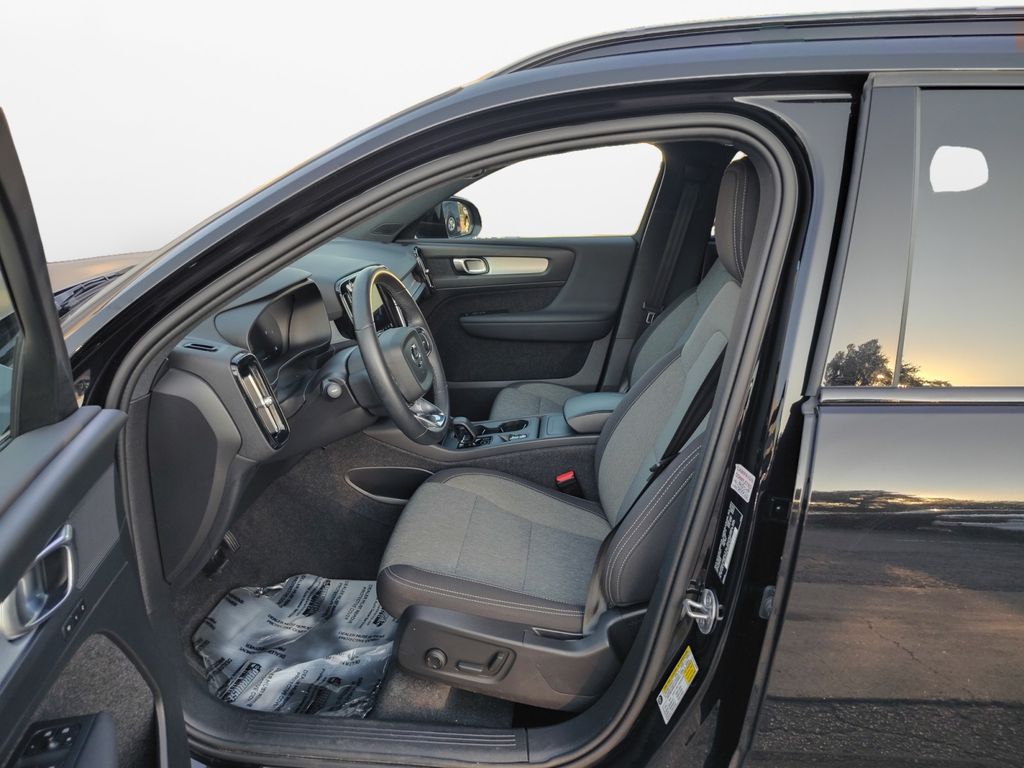 Used Car 2024 Volvo Xc40  B5 Core For Sale Under $30,000 In Austin, Texas