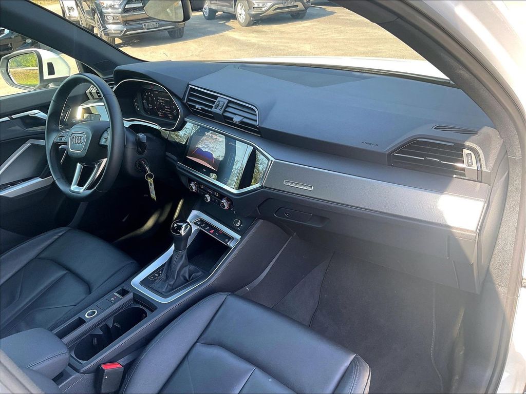 2025 Audi Q3 — photo 11