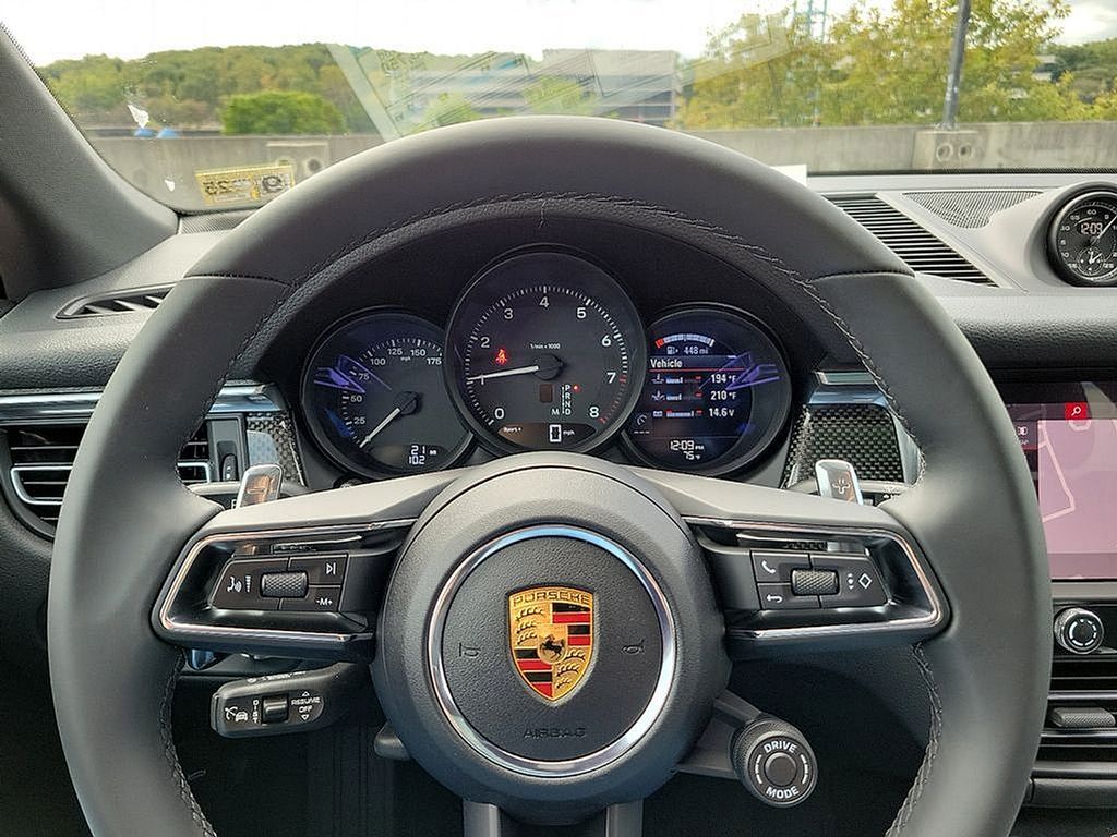 Thumbnail: 2025 Porsche Macan - 20