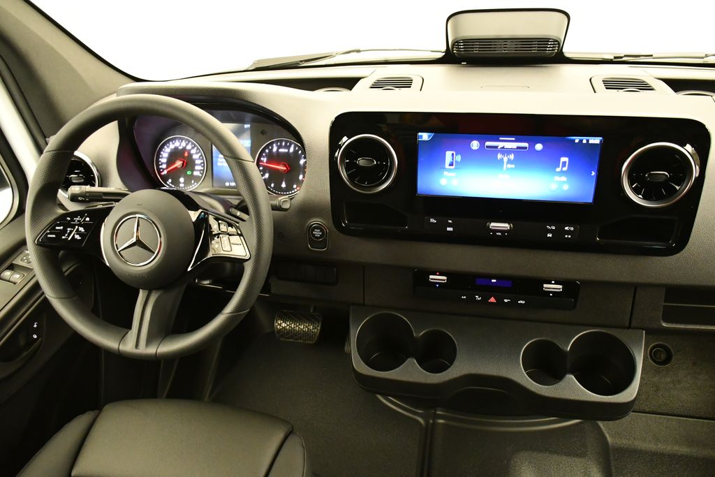 Thumbnail: 2026 Mercedes-Benz Sprinter - 9