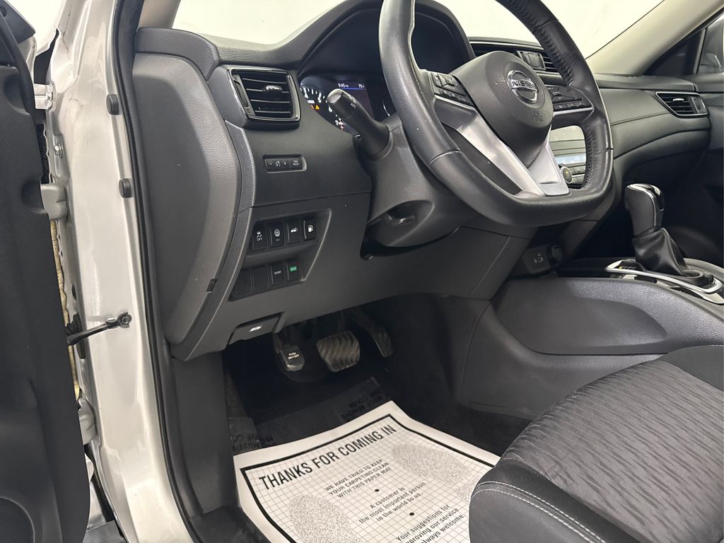 2019 Nissan Rogue SV - Photo 32