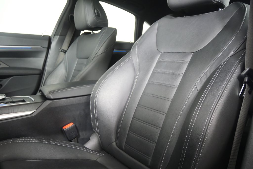 Thumbnail: 2023 BMW i4 - 10