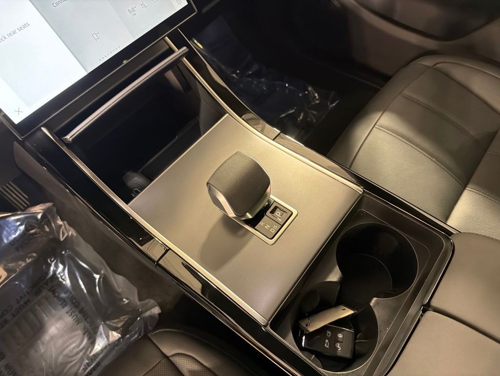 Certified Used 2026  Land Rover S image 17