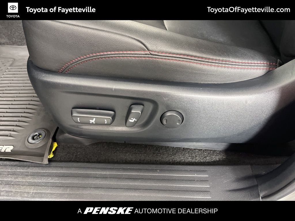 Thumbnail: 2021 Toyota 4Runner - 21