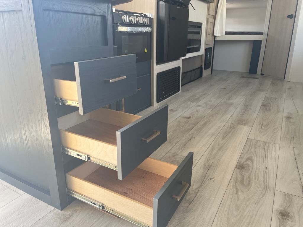 2025 White Prime Time Avenger 27DBS Travel Trailer