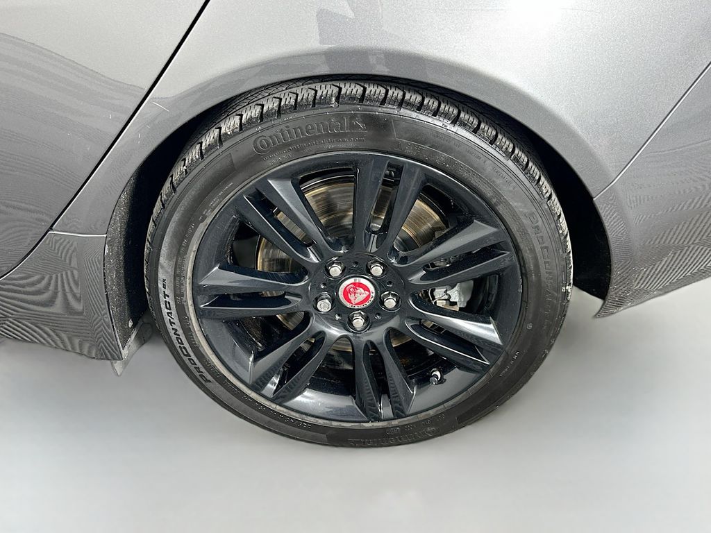 2017 Jaguar XE Prestige 31