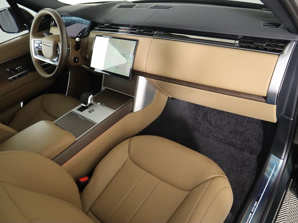 Thumbnail: 2025 Land Rover Range Rover - 18