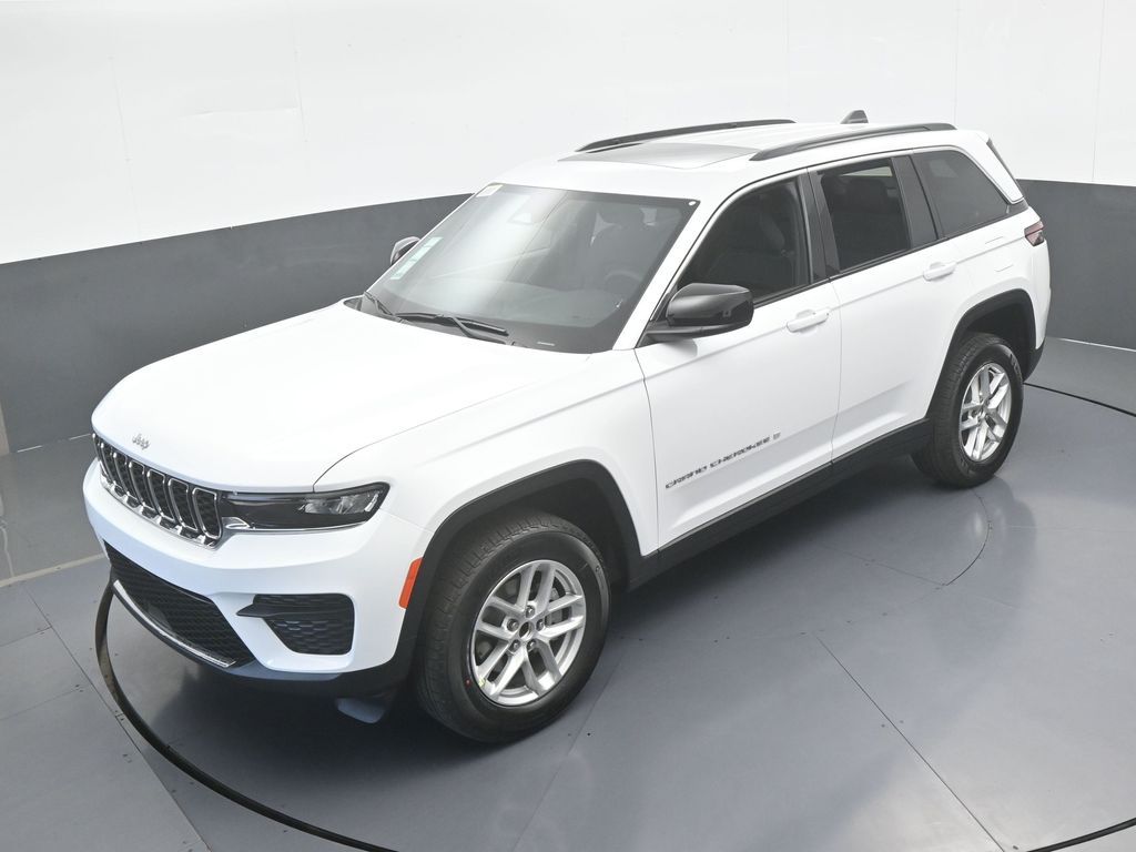 New 2026 Bright White Clearcoat Jeep Laredo X image 46