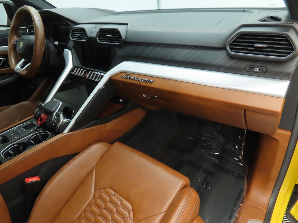 Thumbnail: 2019 Lamborghini Urus - 17