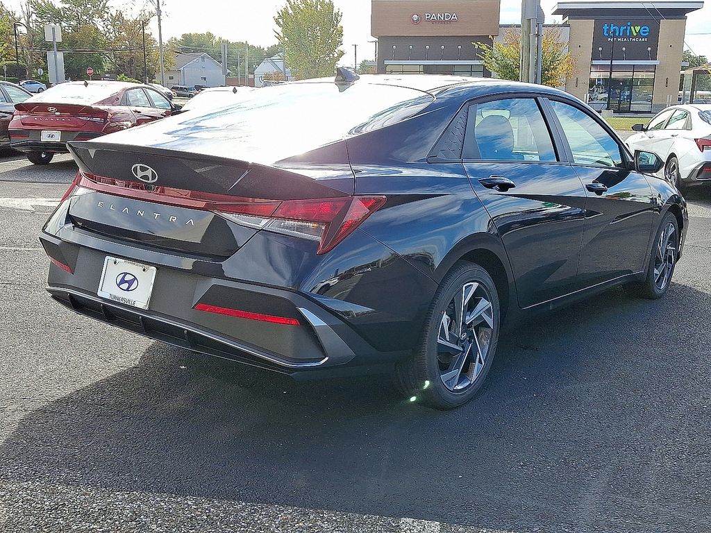 Thumbnail: 2025 Hyundai Elantra - 4