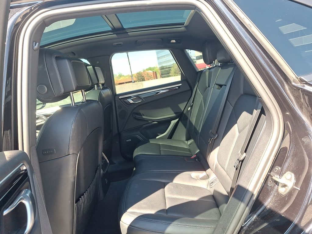 Thumbnail: 2024 Porsche Macan - 12