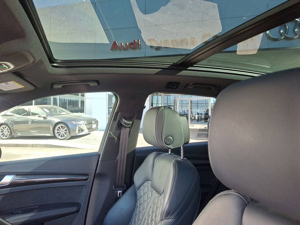 Thumbnail: 2022 Audi SQ5 - 14