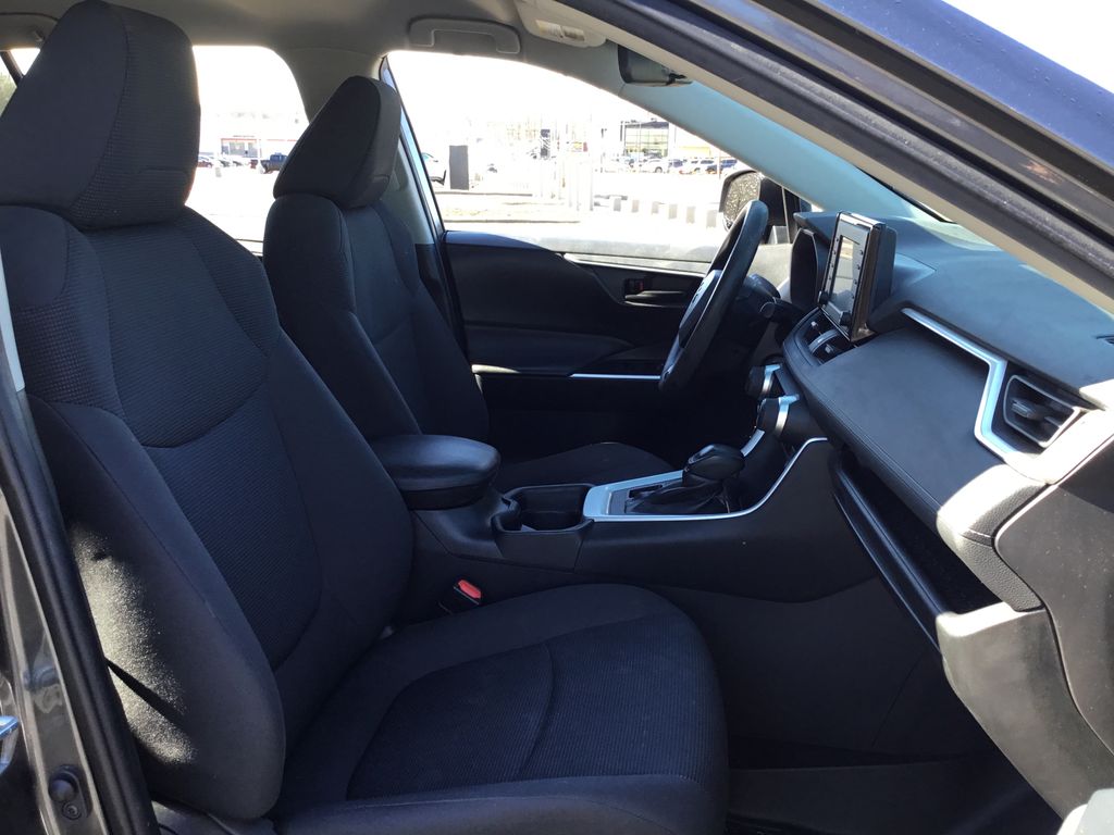 Thumbnail: 2021 Toyota RAV4 - 9