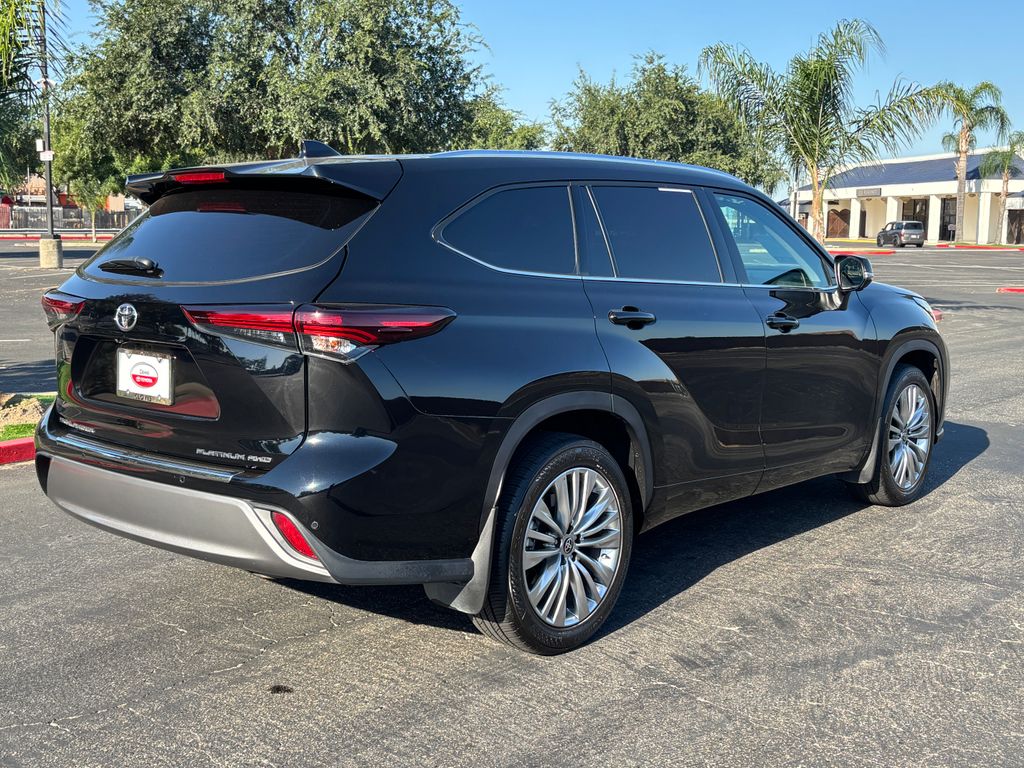 Thumbnail: 2024 Toyota Highlander - 5