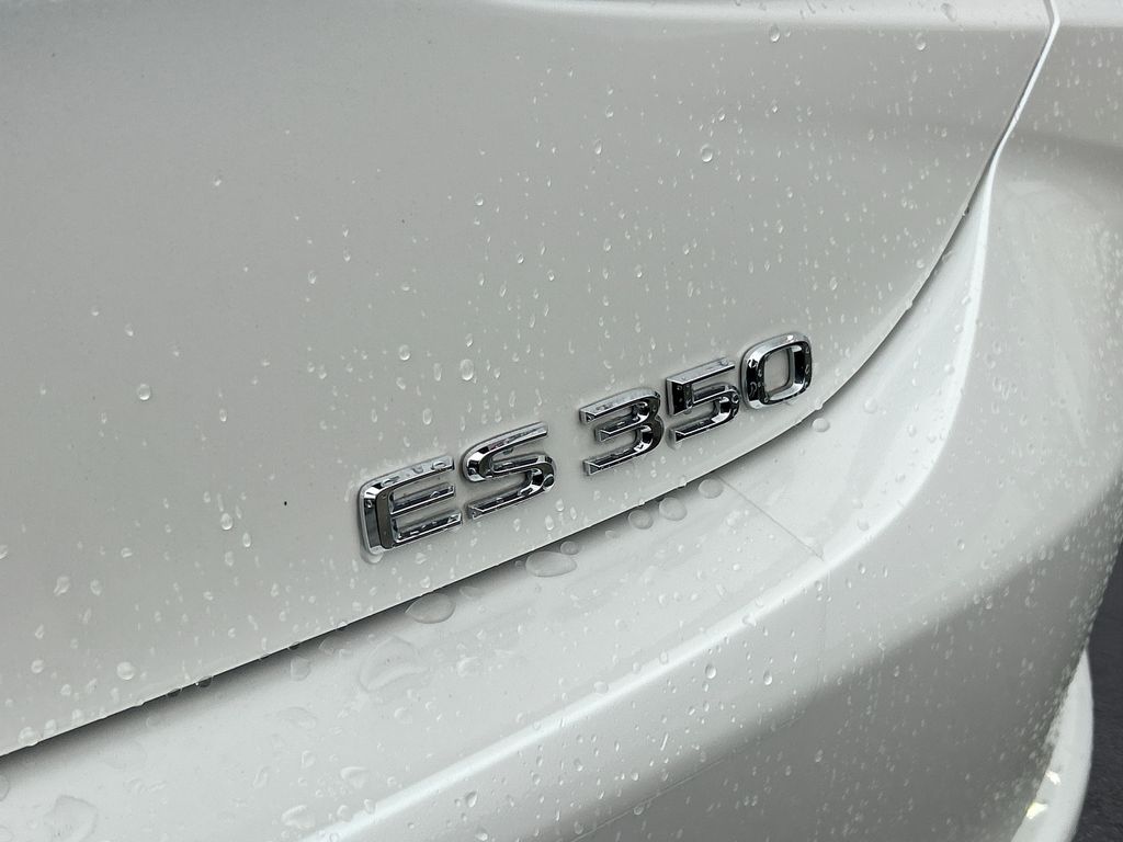 Thumbnail: 2024 Lexus ES - 32