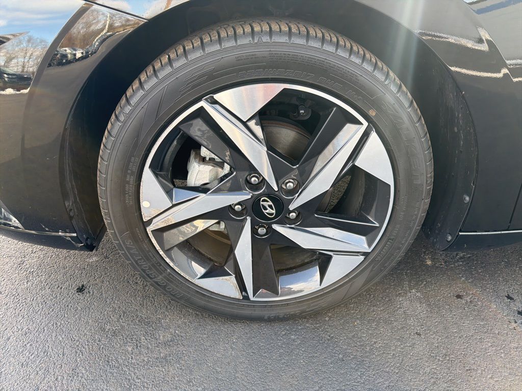 Thumbnail: 2023 Hyundai Elantra - 10