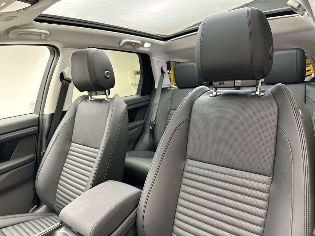 Thumbnail: 2025 Land Rover Discovery Sport - 7