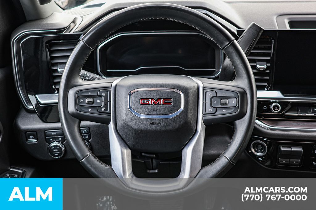 Used 2025 White GMC SLT image 31