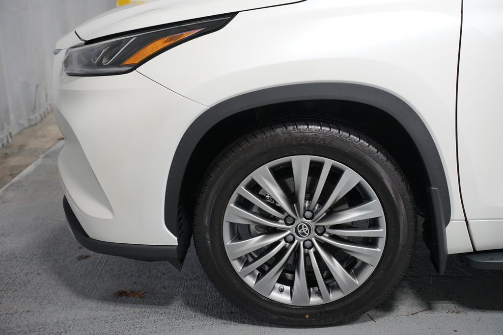 Thumbnail: 2021 Toyota Highlander - 5