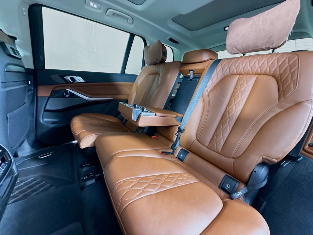 Thumbnail: 2021 BMW X7 - 25