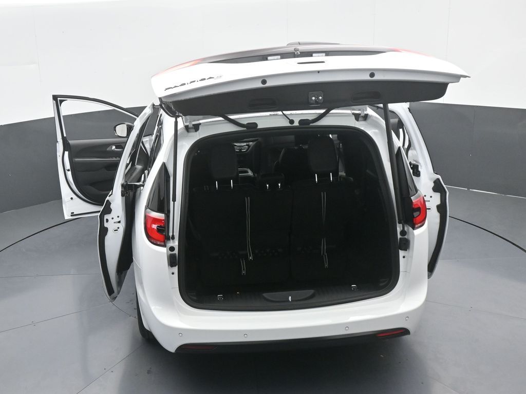 New 2026 Bright White Clearcoat Chrysler Select image 66