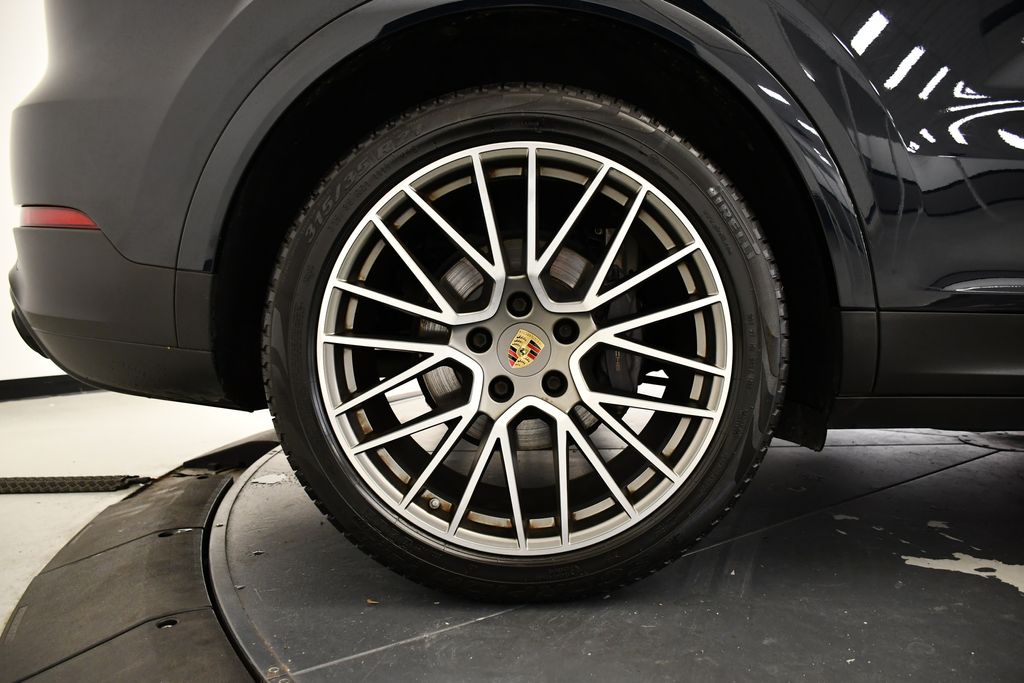 Thumbnail: 2022 Porsche Cayenne - 17