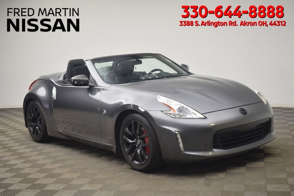 Gray (Gun Metallic) 2016 Nissan 370Z Roadster Convertible Rear-Wheel Drive 7-Speed Automatic