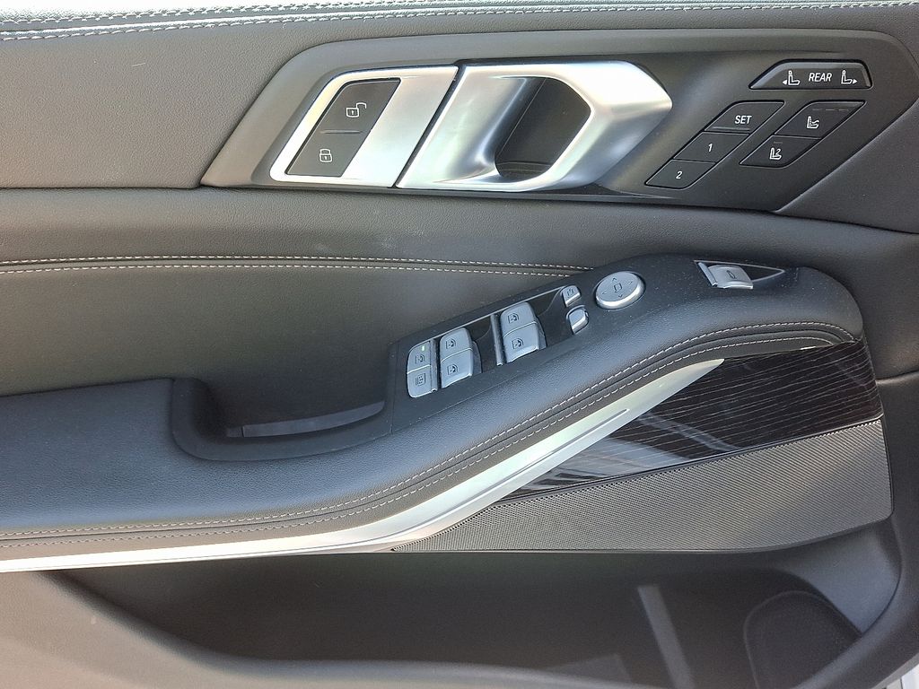 2023 BMW X7 xDrive40i 11