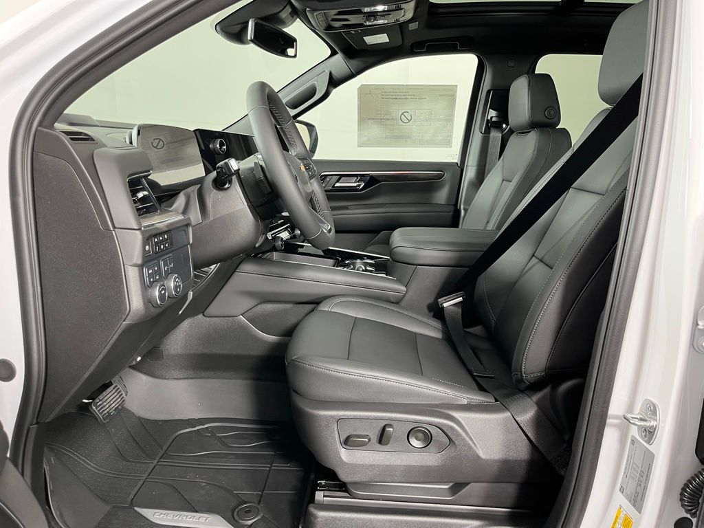 2025 Chevrolet Suburban LT 26