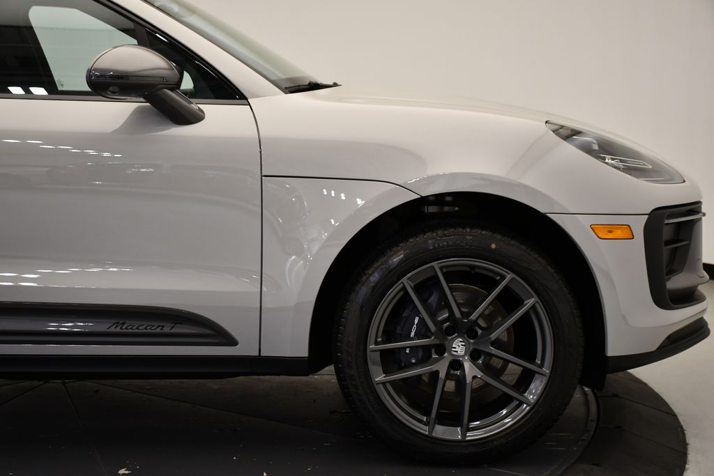 Thumbnail: 2026 Porsche Macan - 15