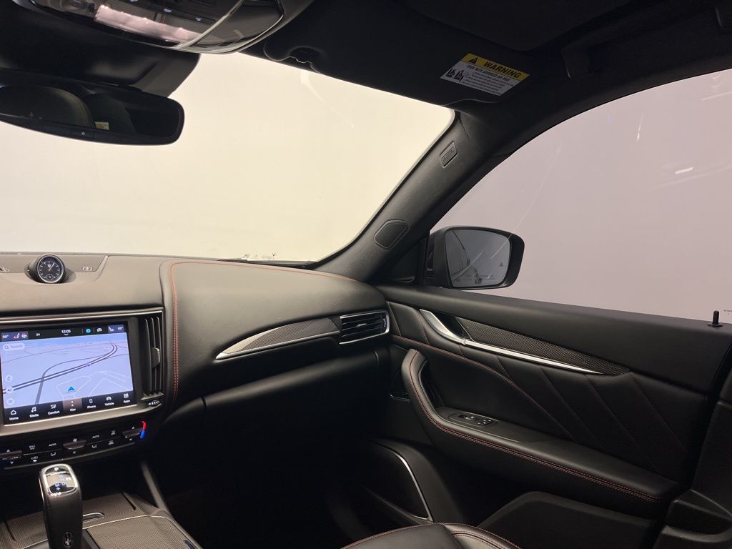 Thumbnail: 2022 Maserati Levante - 25